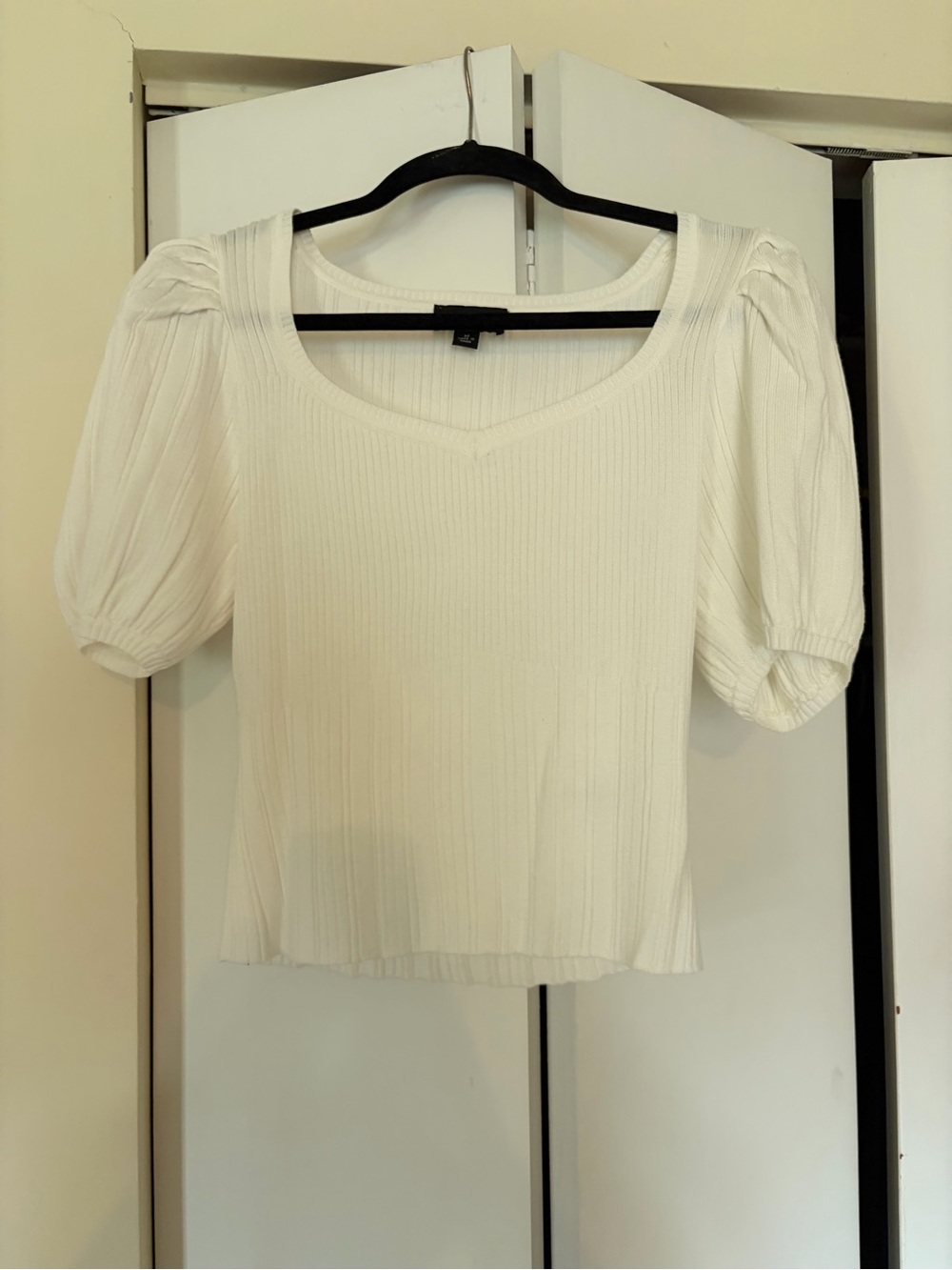 A. Byer White Ribbed Puff-Sleeve Top